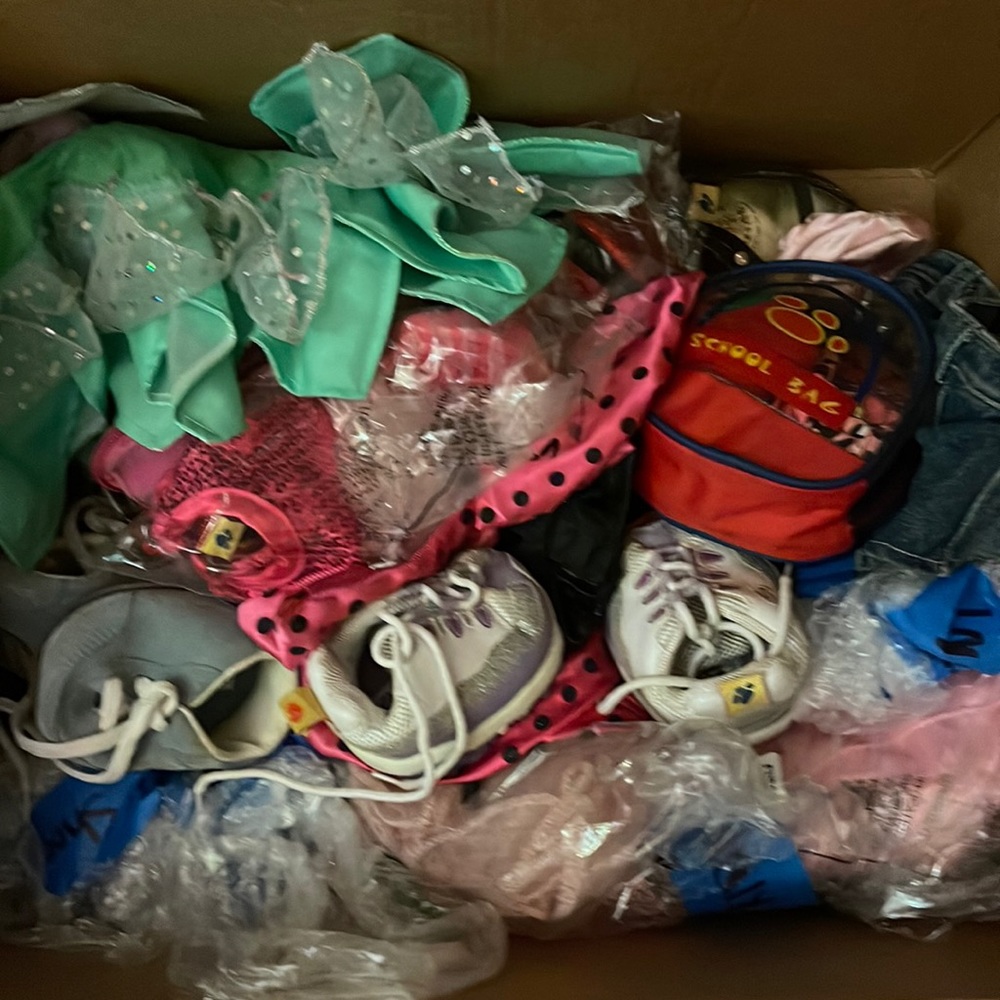 Two build a bear kitties bundle with clothes and accessories:) in good condition